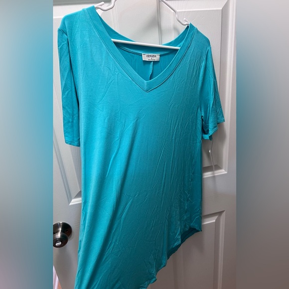 NWT Women’s short sleeve V-neck flowy top by Zenana, SZ-L - Picture 3 of 7